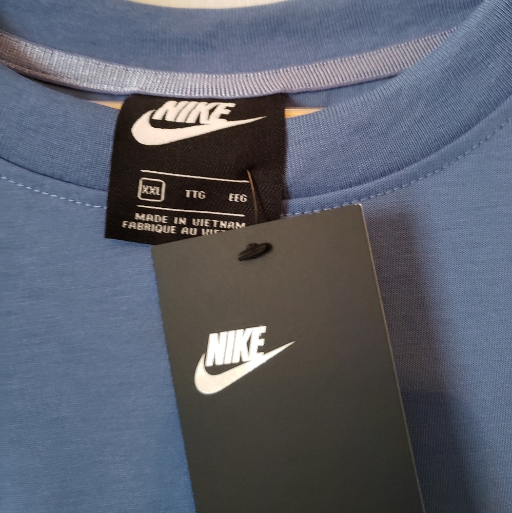 SOLD..... NIKE Sleeve Crop Tee Women XXL - Picture 4 of 4